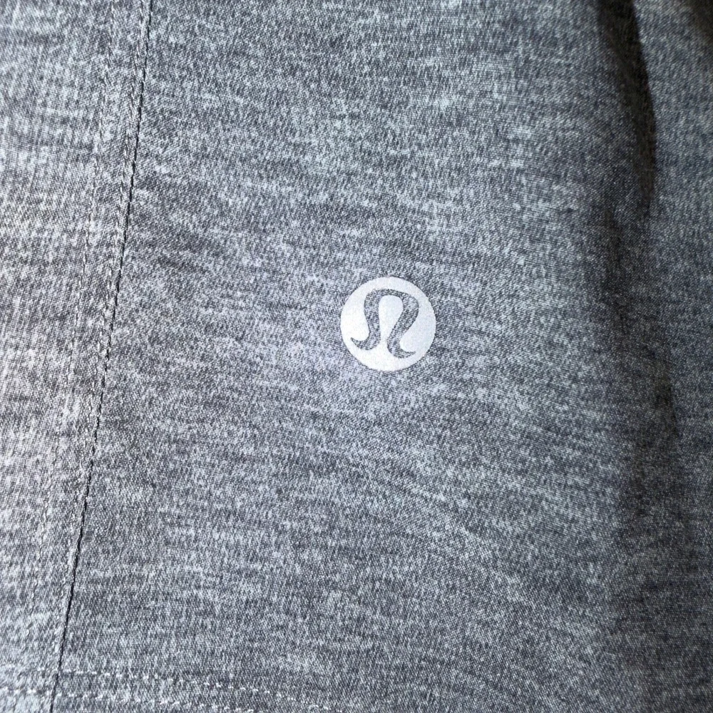 Lululemon Mens Heathered Grey Athletic Training Running Shorts Zipper Pocket l